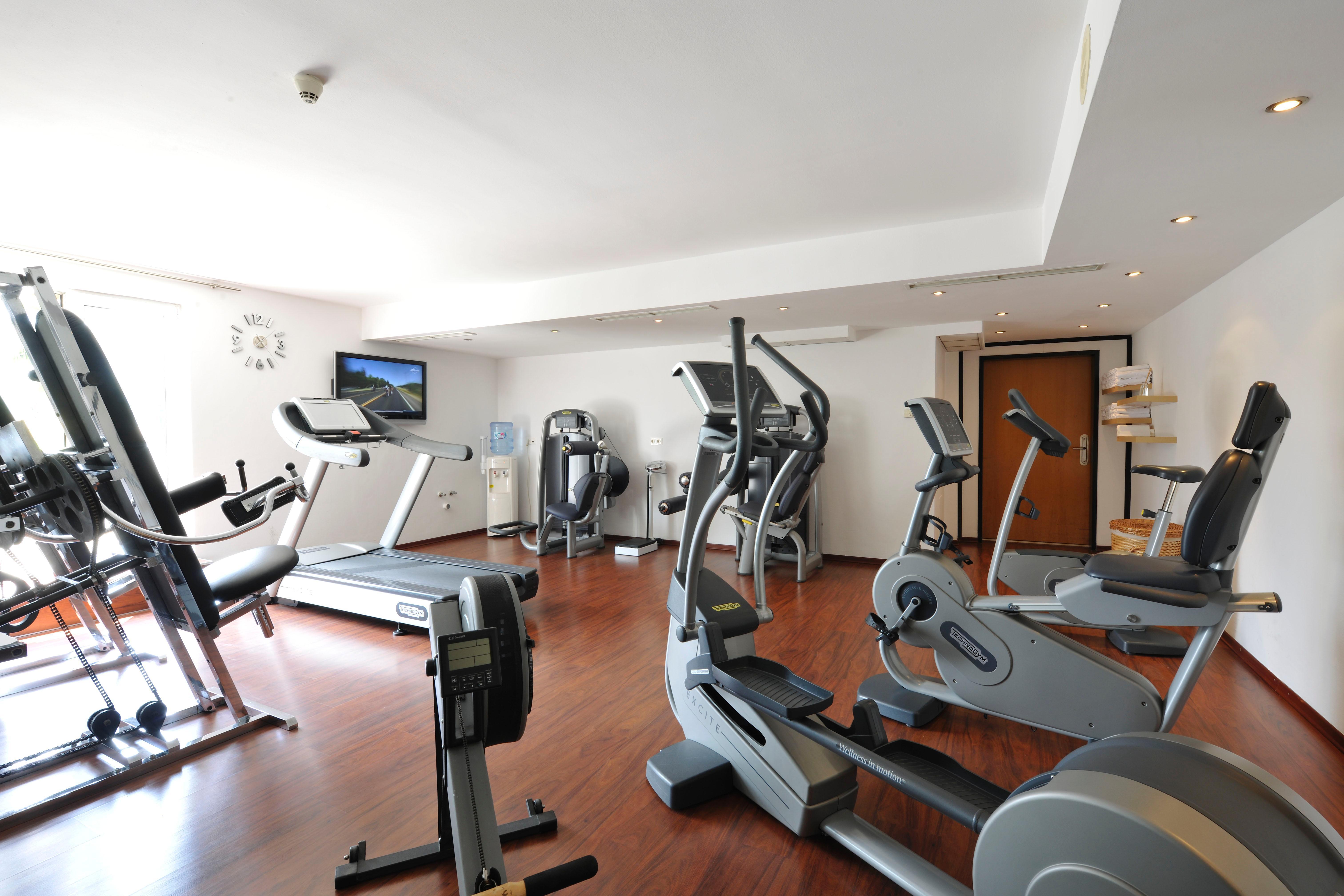 Rogner Hotel Tirana Exterior photo A gym at a hotel